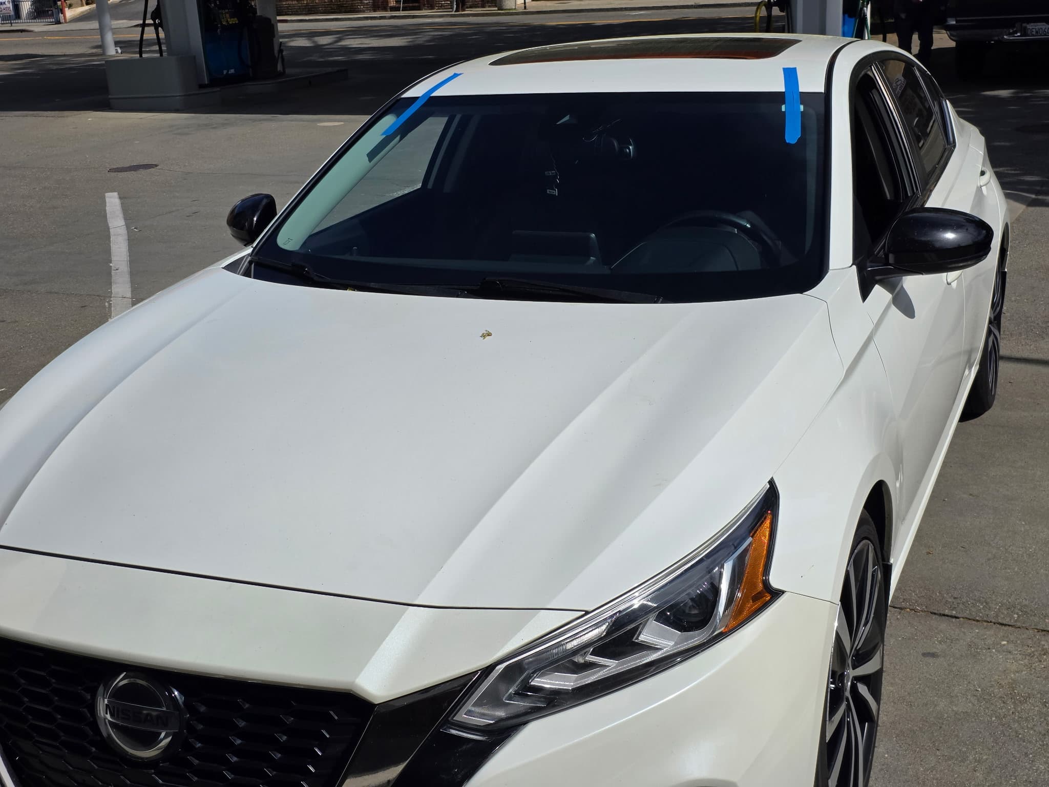 Close-up of a Nissan windshield install